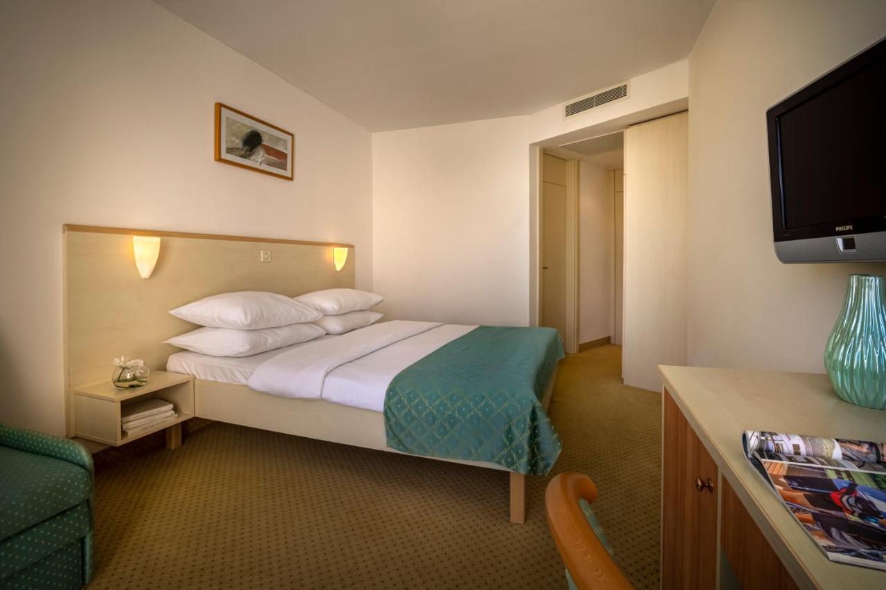 Room 11