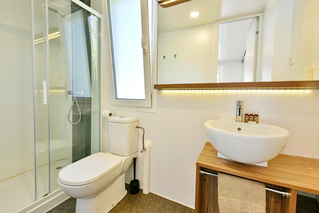 Premium Pet Friendly Two-Bedroom Mobile Home,1173924102:JPEG